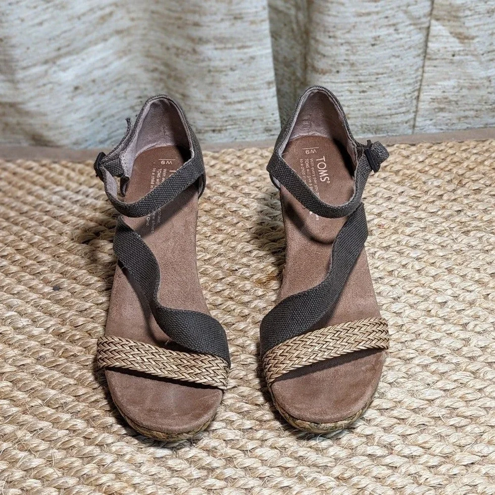 Toms pre owned
